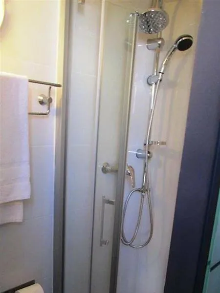 פריז Hotel De France 18